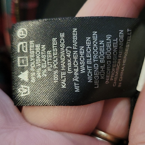 Massimo Fabro Italy Beautiful classic skirt excellent material. - Picture 8 of 12